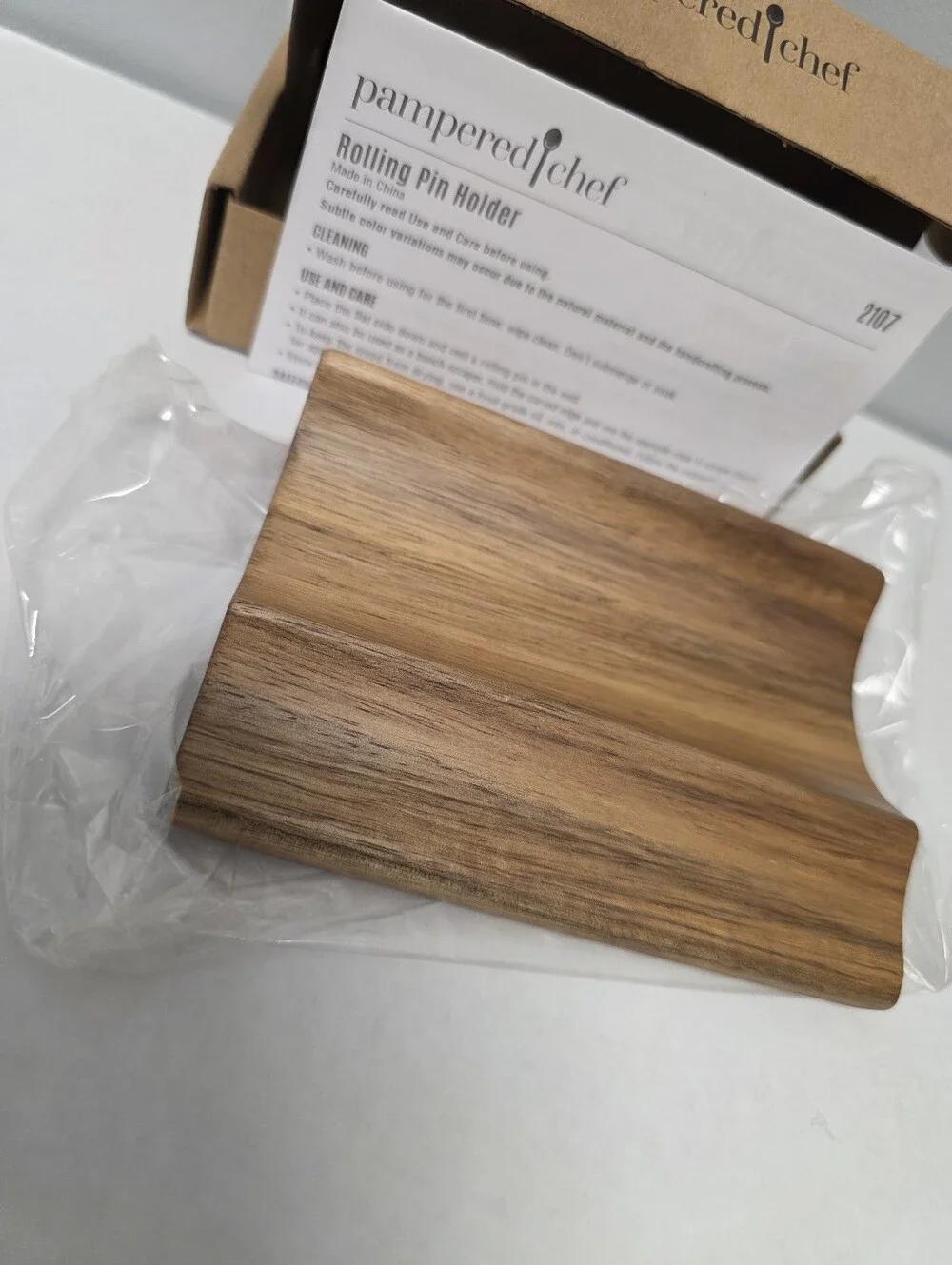 PAMPERED CHEF Wooden Rolling Pin Holder for Marble Rolling Pin New In Box #2107